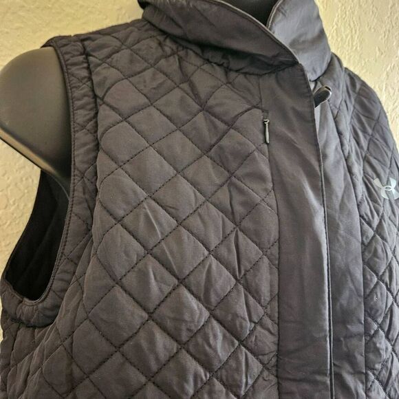 Under Armour Reversible Iowa Hawkeyes Vest - Picture 10 of 12